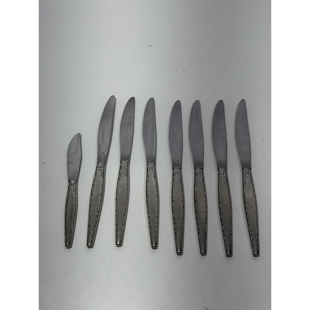 Set 8 Oneida Community Stainless Venetia Dinner Knives